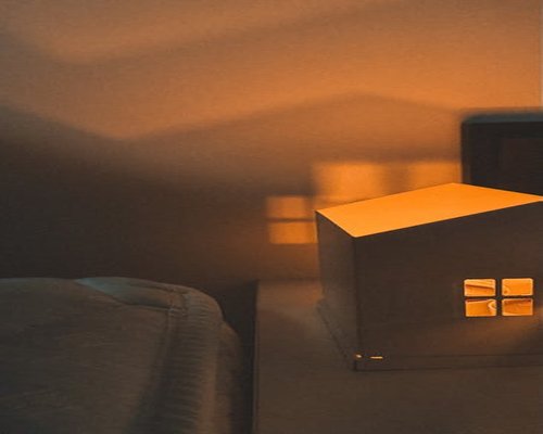 Lámpara de noche encendida